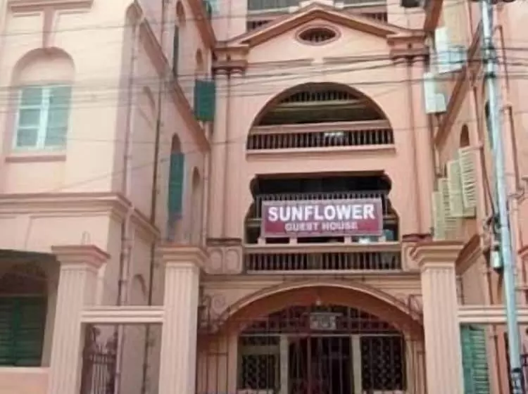 Отель Sunflower Guesthouse