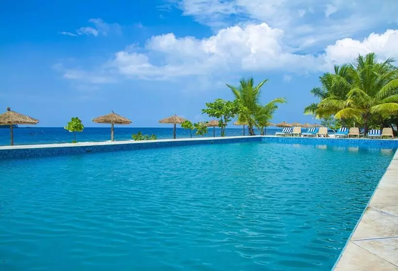 هتل The Place Resort At Tokeh Beach