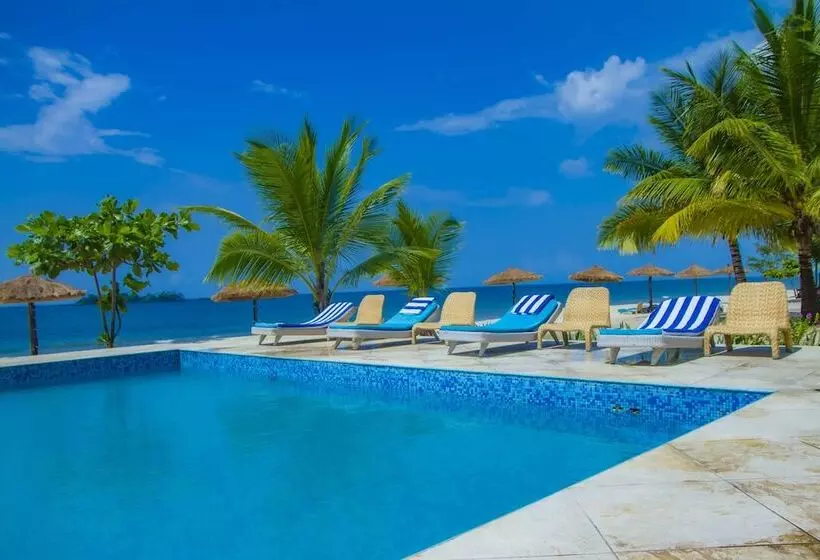 هتل The Place Resort At Tokeh Beach