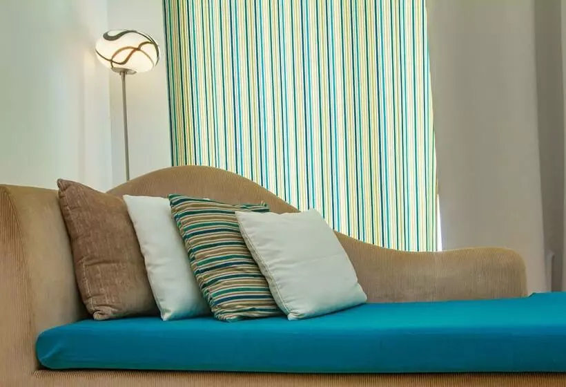 هتل The Place Resort At Tokeh Beach