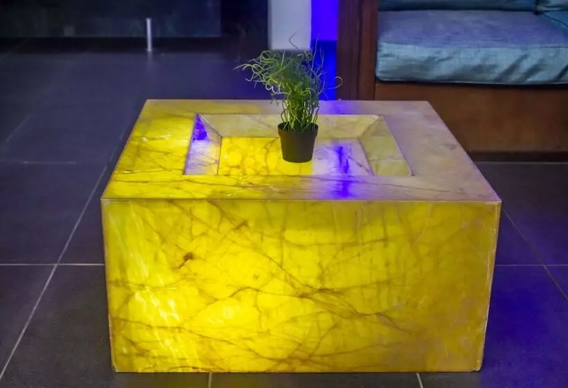 هتل The Place Resort At Tokeh Beach