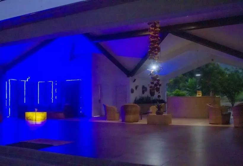 هتل The Place Resort At Tokeh Beach