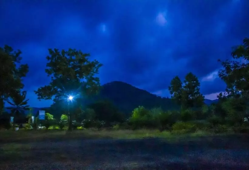 هتل The Place Resort At Tokeh Beach