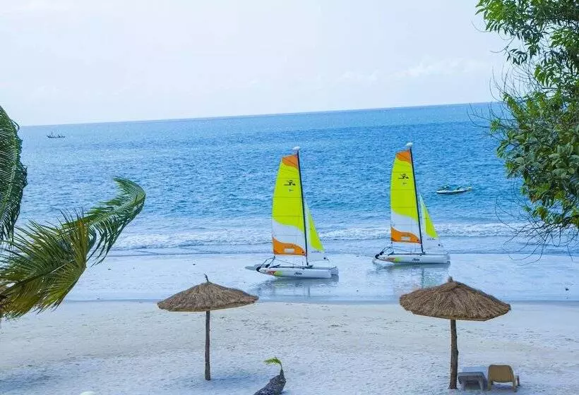 هتل The Place Resort At Tokeh Beach