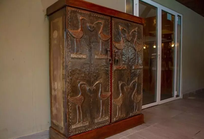 هتل The Place Resort At Tokeh Beach