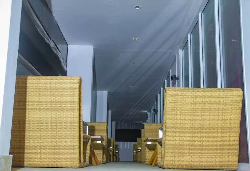 هتل The Place Resort At Tokeh Beach