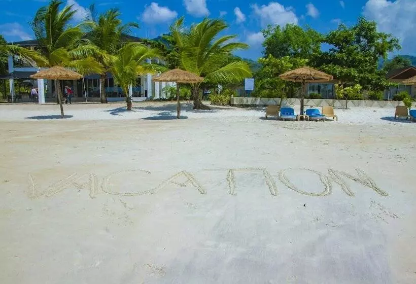 هتل The Place Resort At Tokeh Beach