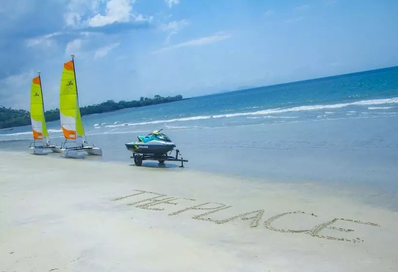 هتل The Place Resort At Tokeh Beach