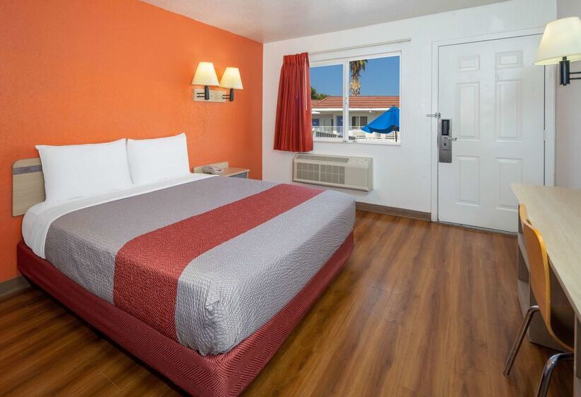 모텔 North Hills Inn