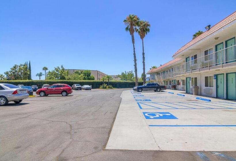 모텔 North Hills Inn