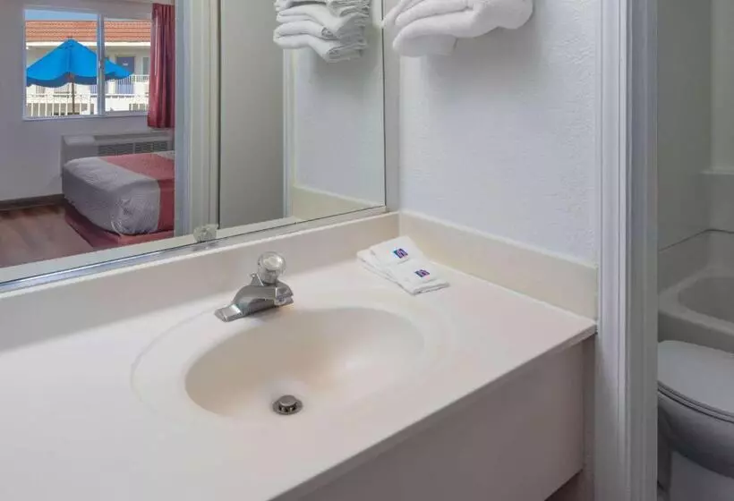 Мотель North Hills Inn