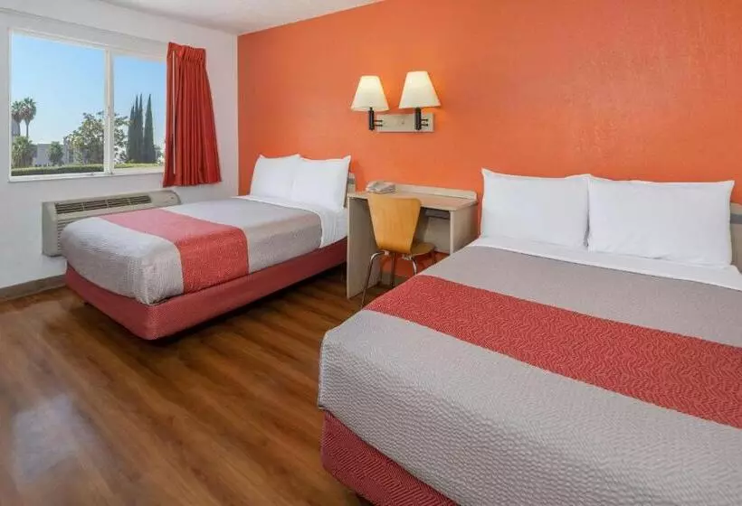 Мотель North Hills Inn