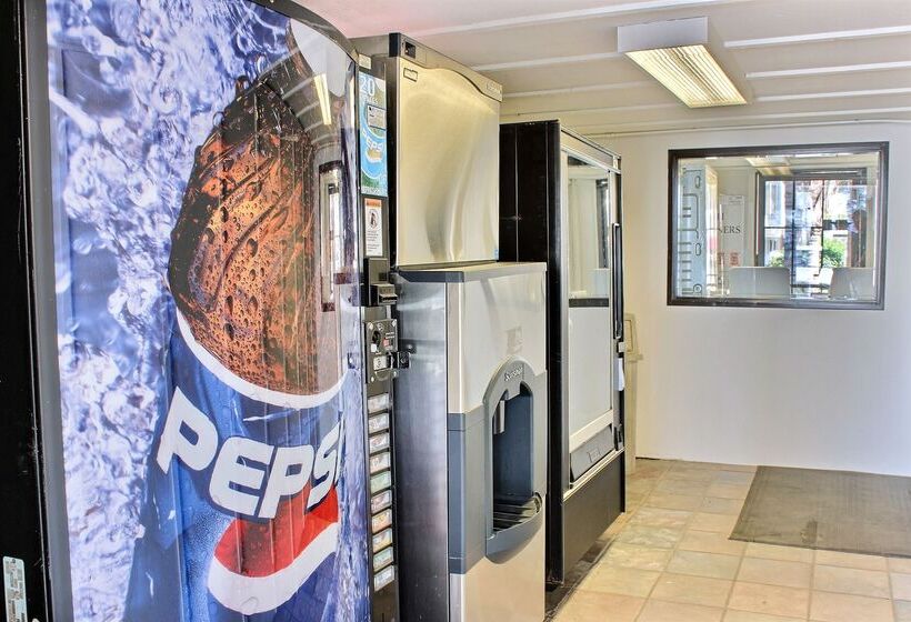 Motel 6coalinga, Ca  East