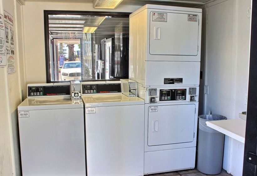 Motel 6coalinga, Ca  East