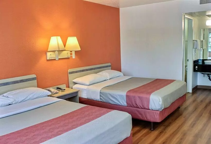 Motel 6coalinga, Ca  East