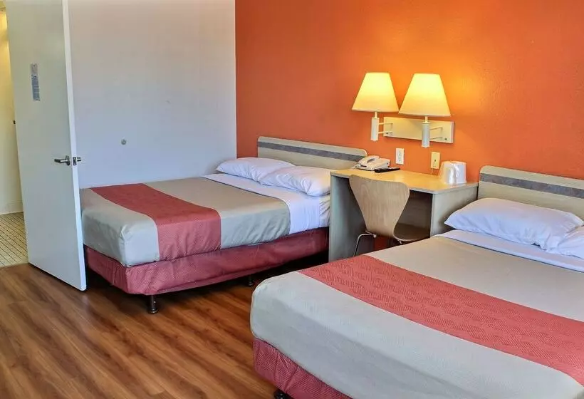 Motel 6coalinga, Ca  East