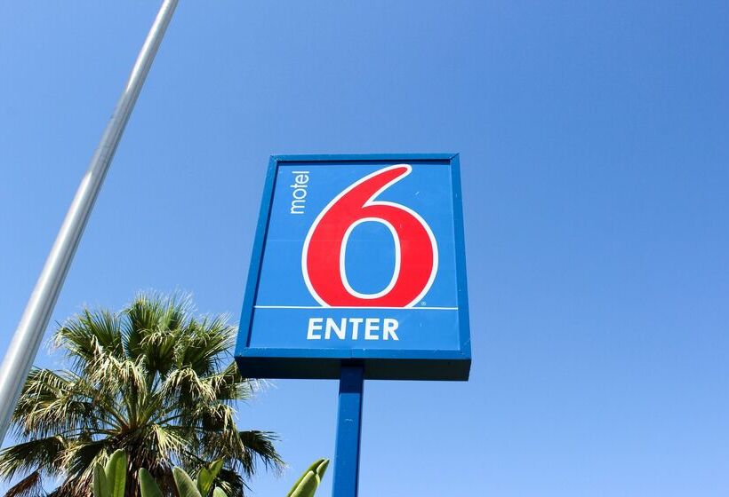 Motel 6coalinga, Ca  East
