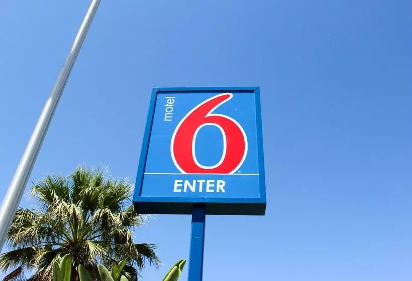 Motel 6coalinga, Ca  East