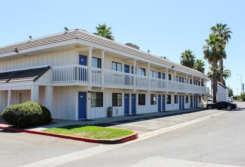 Motel 6coalinga, Ca  East