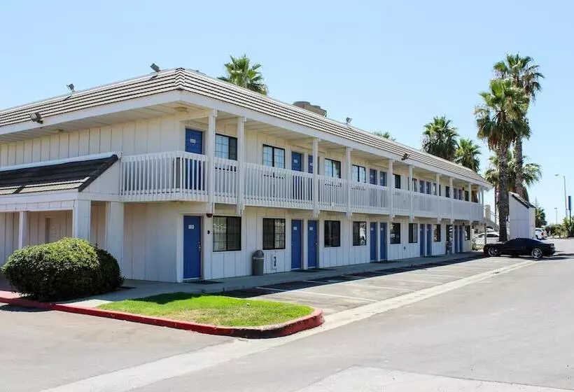 Motel 6coalinga, Ca  East