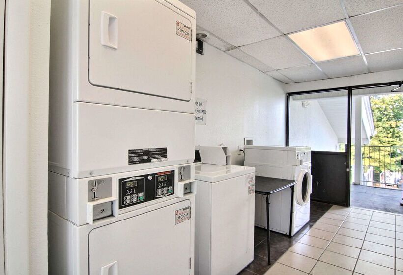 Motel 6middleburg Heights, Oh  Cleveland