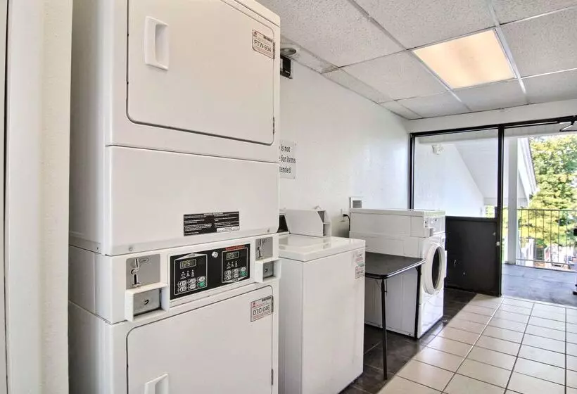 Motel 6middleburg Heights, Oh  Cleveland