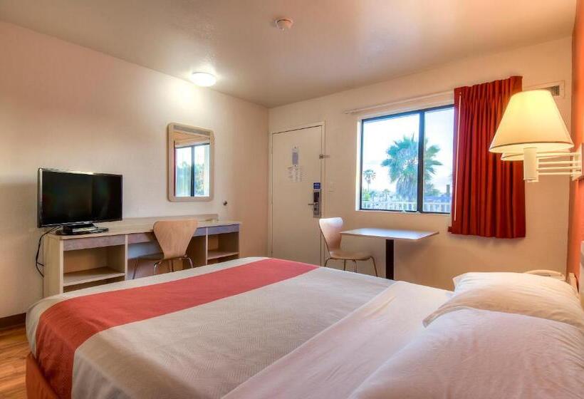 Motel 6oceanside, Ca