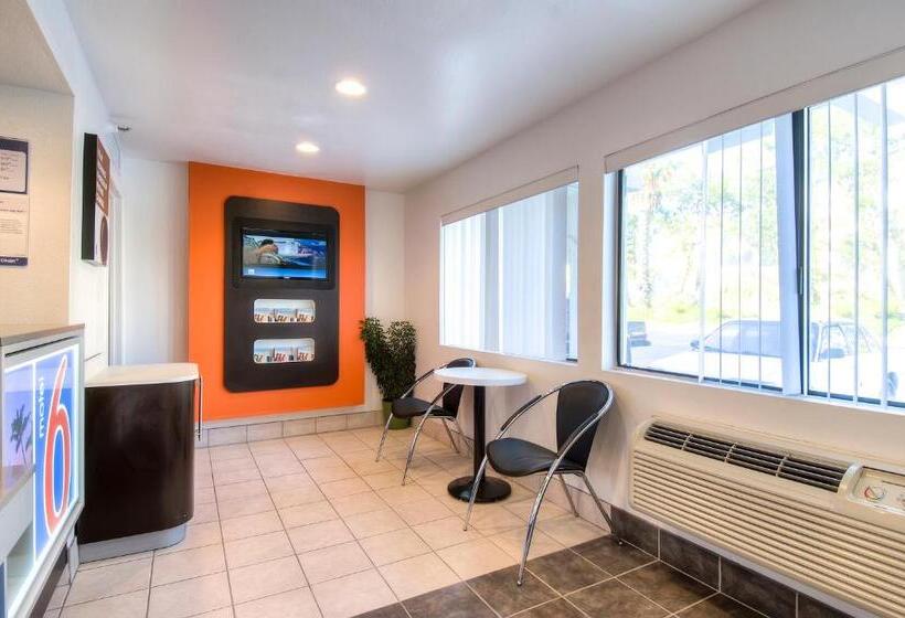 Motel 6oceanside, Ca