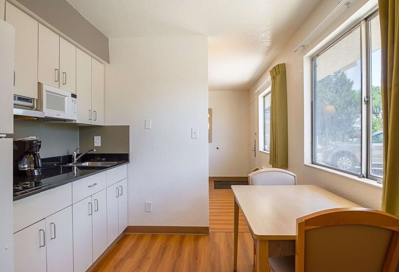 Motel 6pueblo, Co  I25