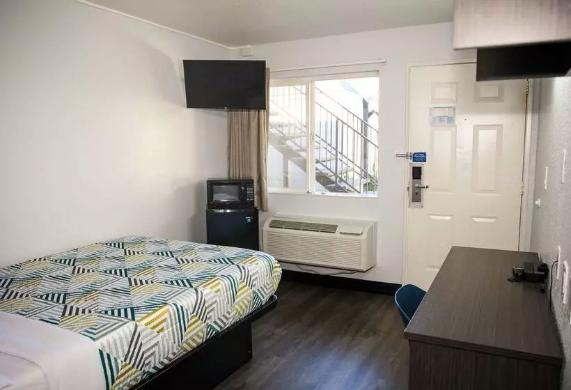 Motel 6sacramento, Ca  Central