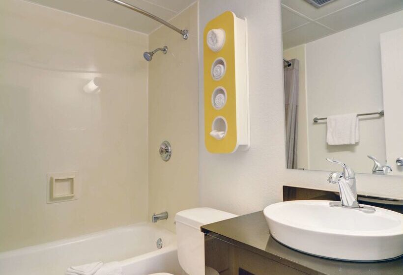 Motel 6seekonk, Ma  Providence East