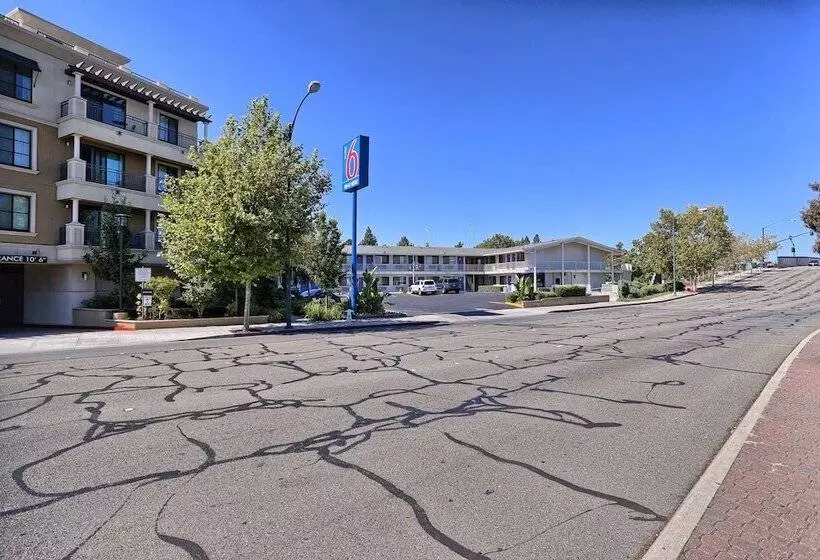 Мотель Park Inn By Radisson