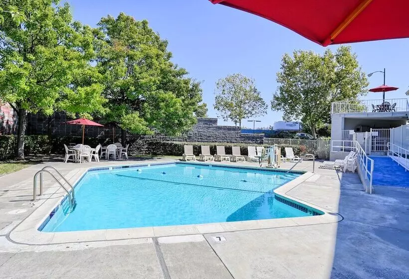 Мотель Park Inn By Radisson