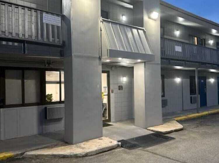 מוטל Americas Best Value Inn Bangor