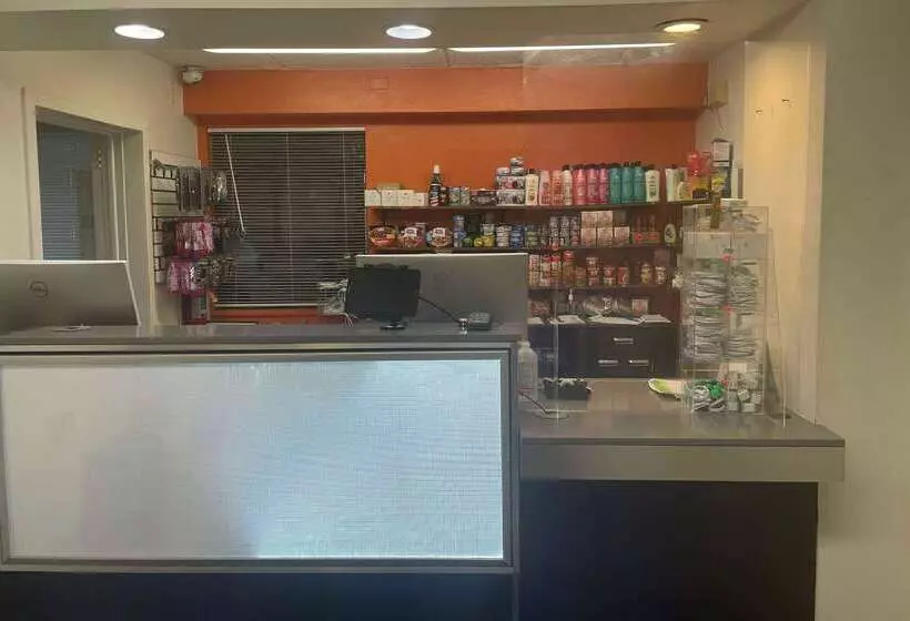 モーテル Travelodge By Wyndham Madison Heights Mi