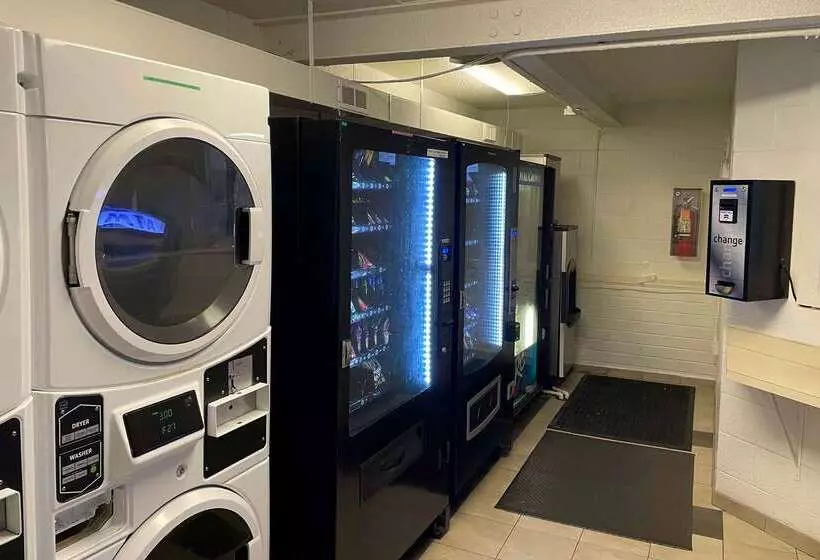 モーテル Travelodge By Wyndham Madison Heights Mi