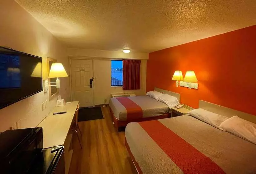 モーテル Travelodge By Wyndham Madison Heights Mi