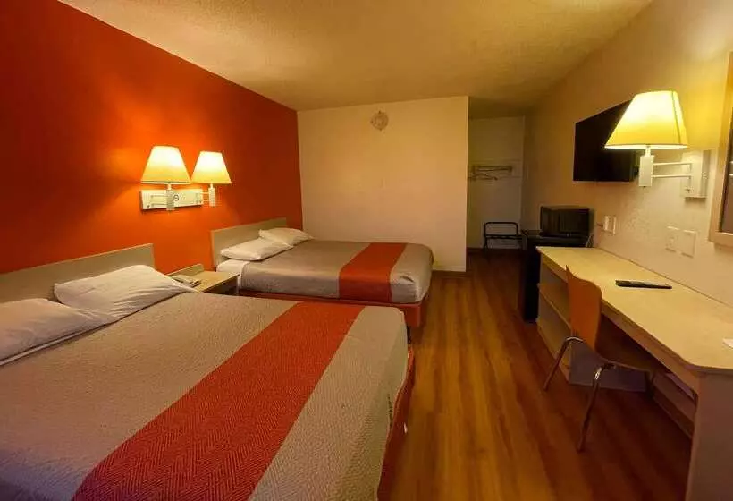 モーテル Travelodge By Wyndham Madison Heights Mi
