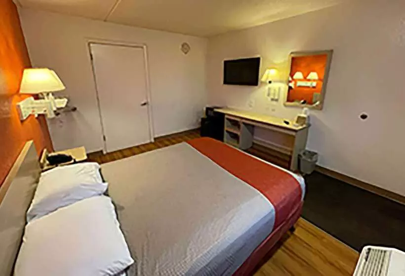 モーテル Travelodge By Wyndham Madison Heights Mi