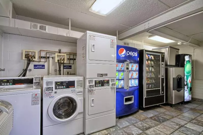 モーテル Travelodge By Wyndham Madison Heights Mi