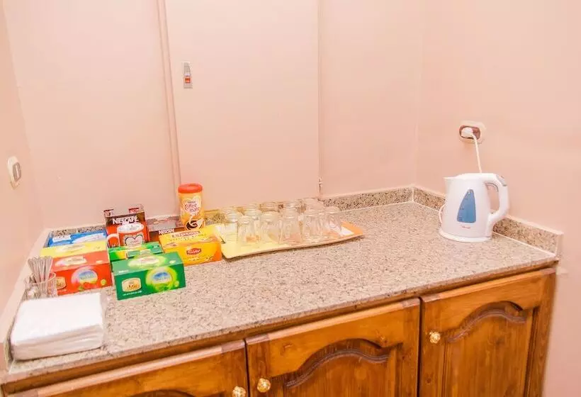 تختخواب و صبحانه Guardian Guest House
