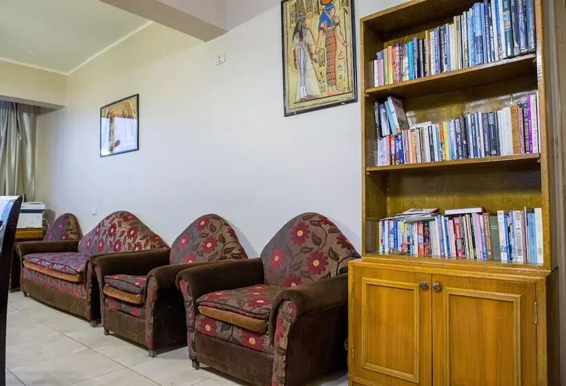 تختخواب و صبحانه Guardian Guest House