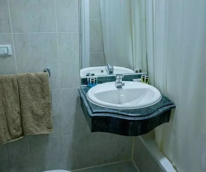 تختخواب و صبحانه Guardian Guest House