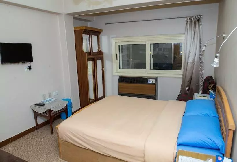 تختخواب و صبحانه Guardian Guest House