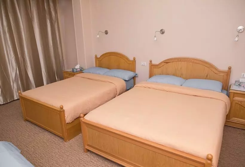 تختخواب و صبحانه Guardian Guest House
