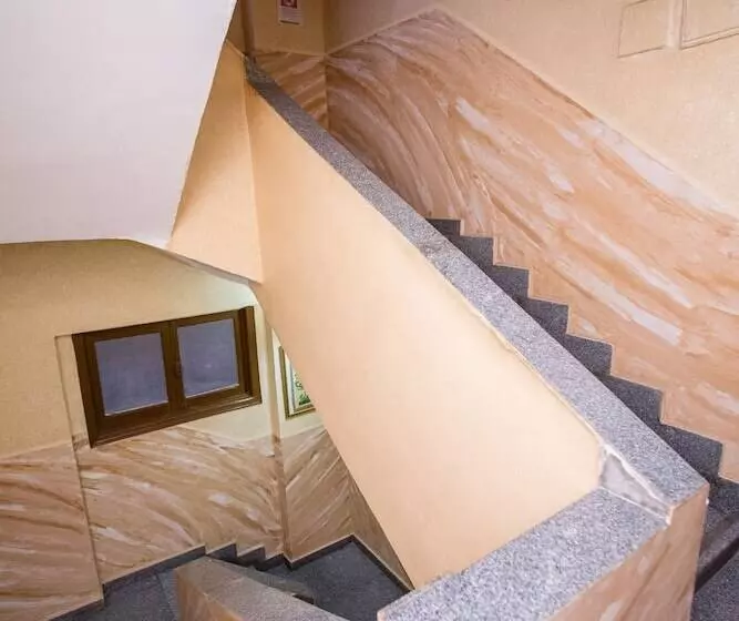 تختخواب و صبحانه Guardian Guest House