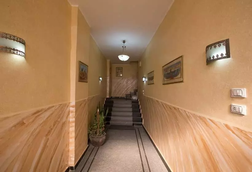تختخواب و صبحانه Guardian Guest House