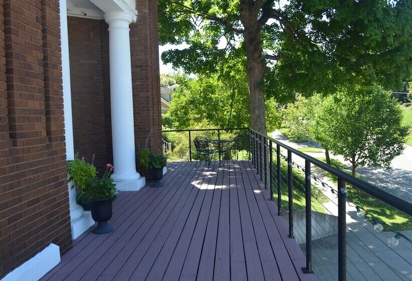 مبيت وإفطار Mcgrady Inn