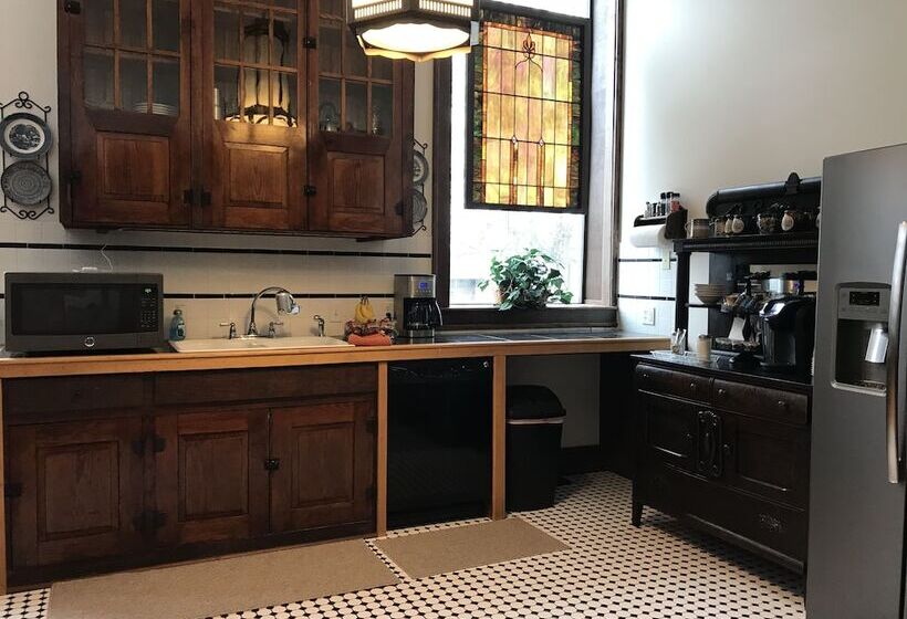 مبيت وإفطار Mcgrady Inn