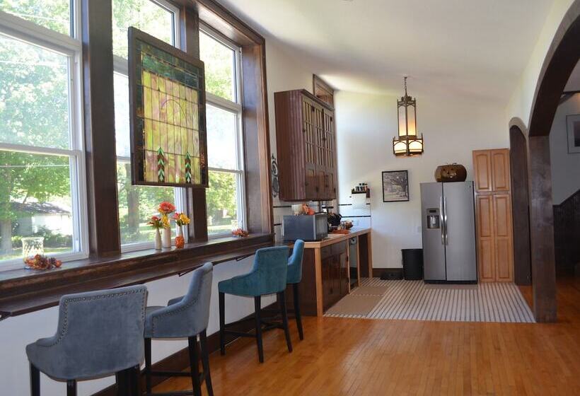 مبيت وإفطار Mcgrady Inn